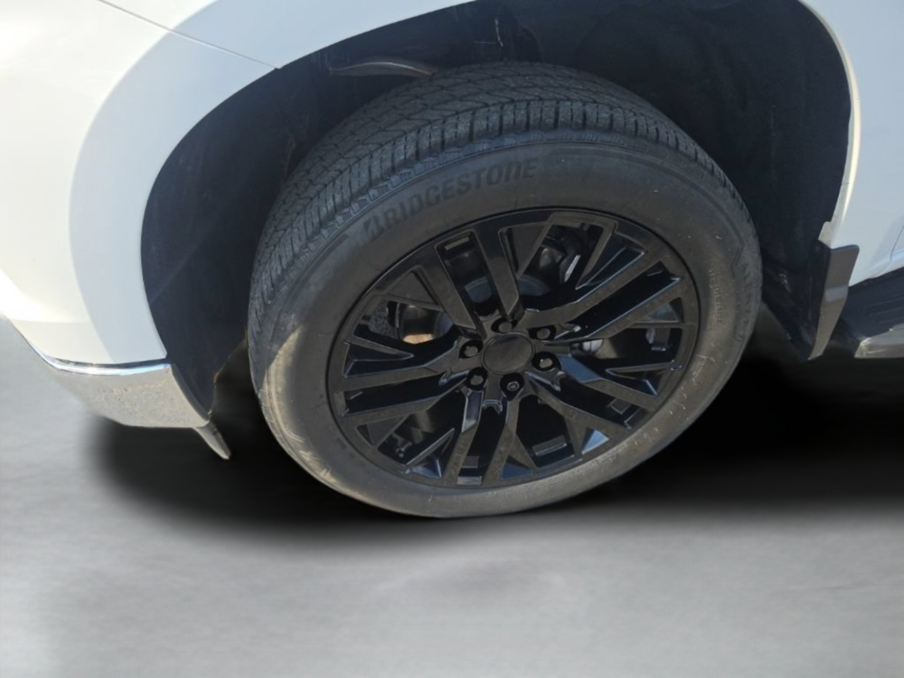 Used 2025 Summit White Chevrolet LT image 31