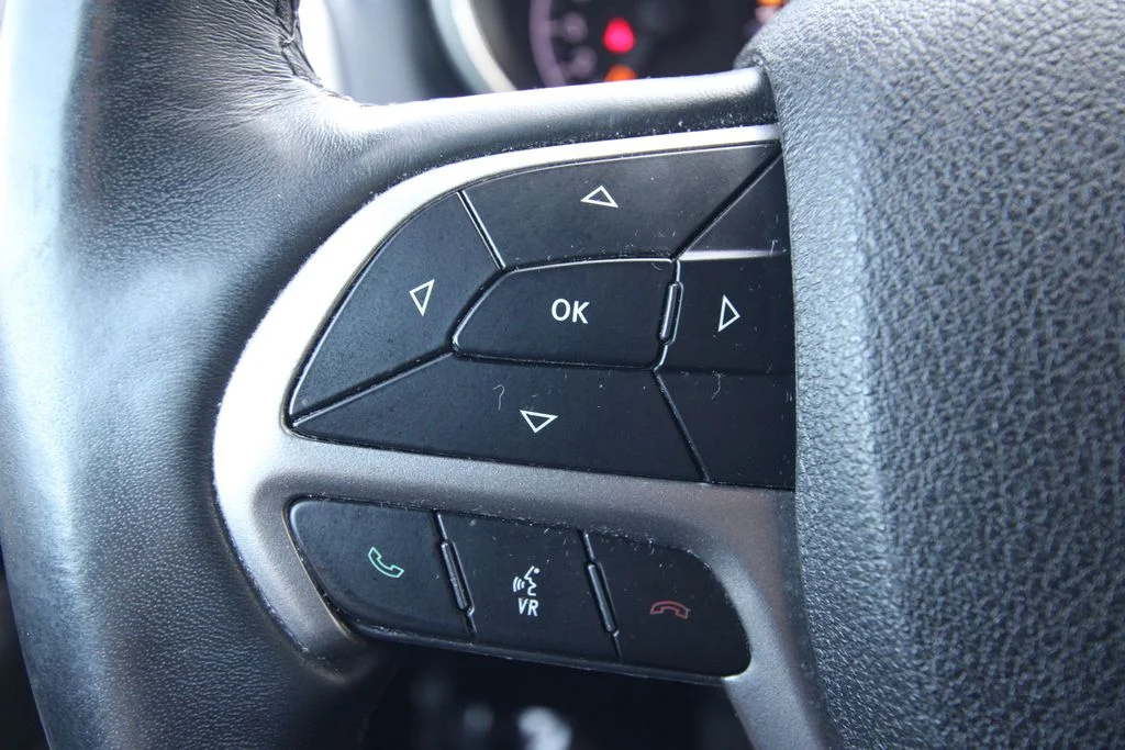 Used 2018 White Jeep Limited image 22