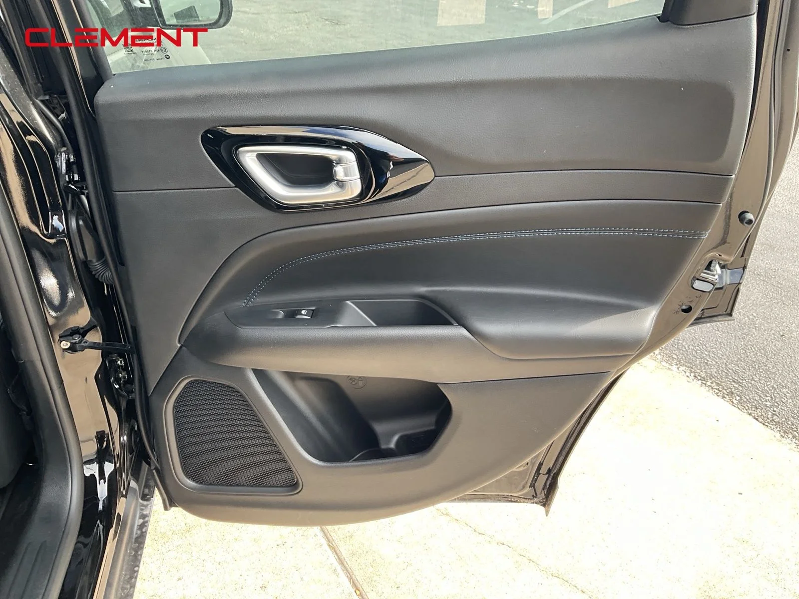 New 2026 Diamond Black Crystal Pearlcoat Jeep Latitude image 19
