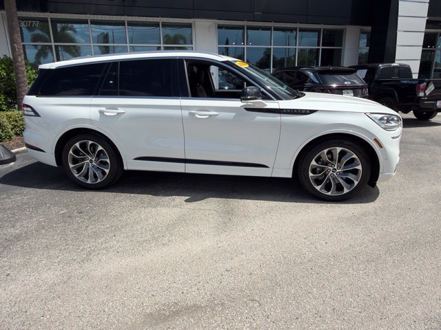 Used 2022  Lincoln Grand Touring image 8