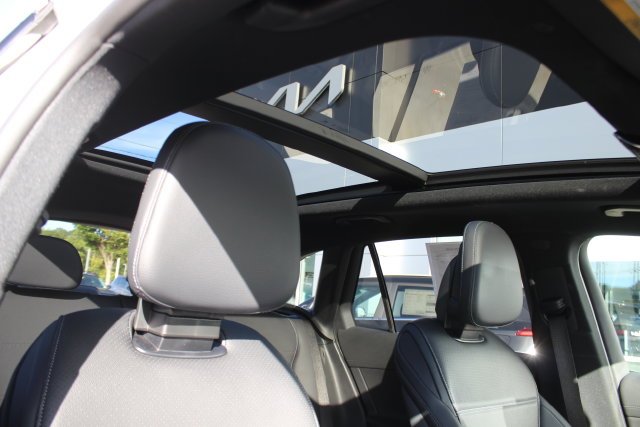 Used 2025 White Mercedes-Benz GLC 300 image 35