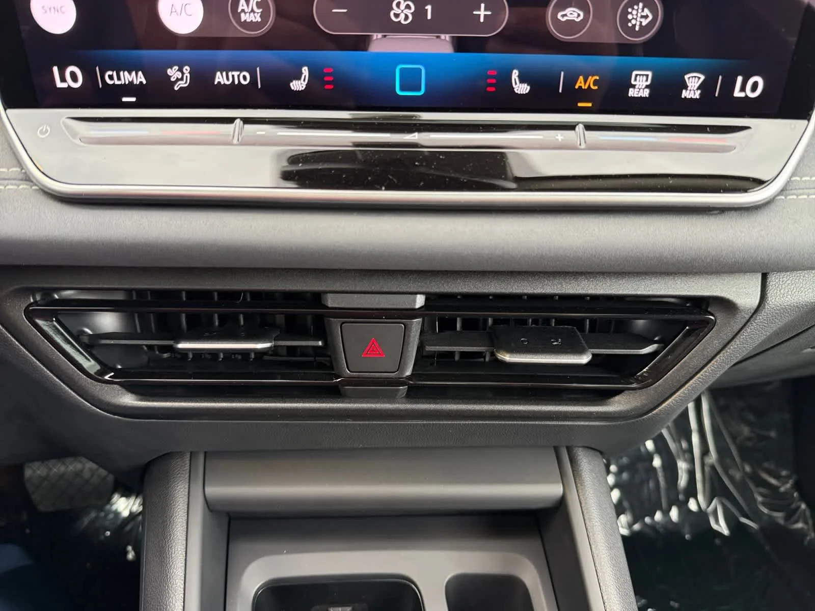 New 2026 Deep Black Pearl Volkswagen SE image 19