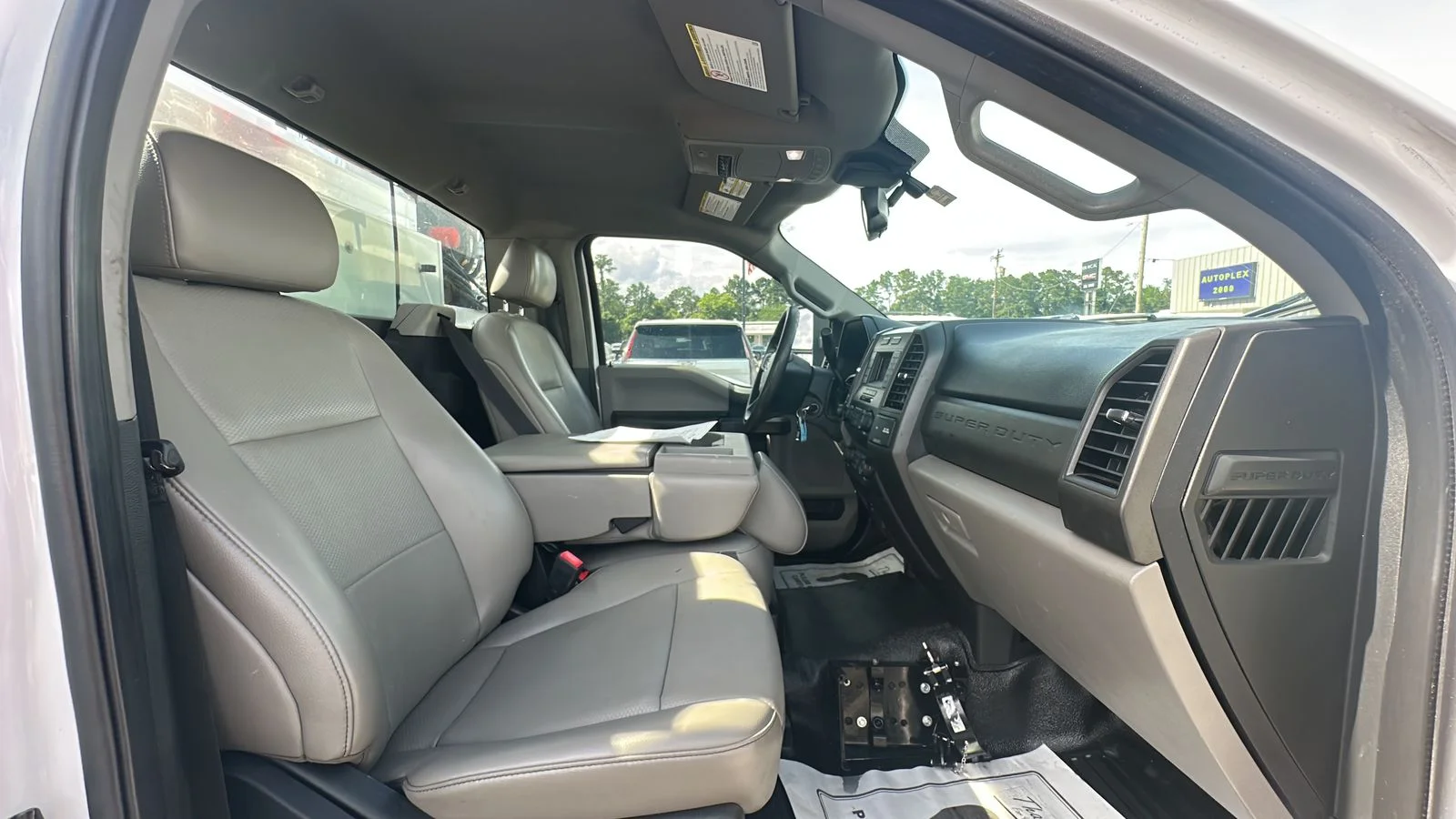 Used 2020 White Ford XL image 16