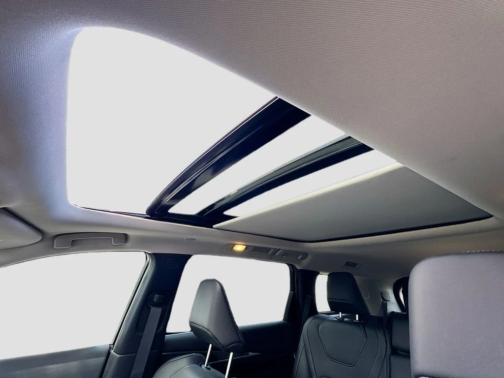 New 2027 RADIANT WHITE INFINITI Pure FWD image 22