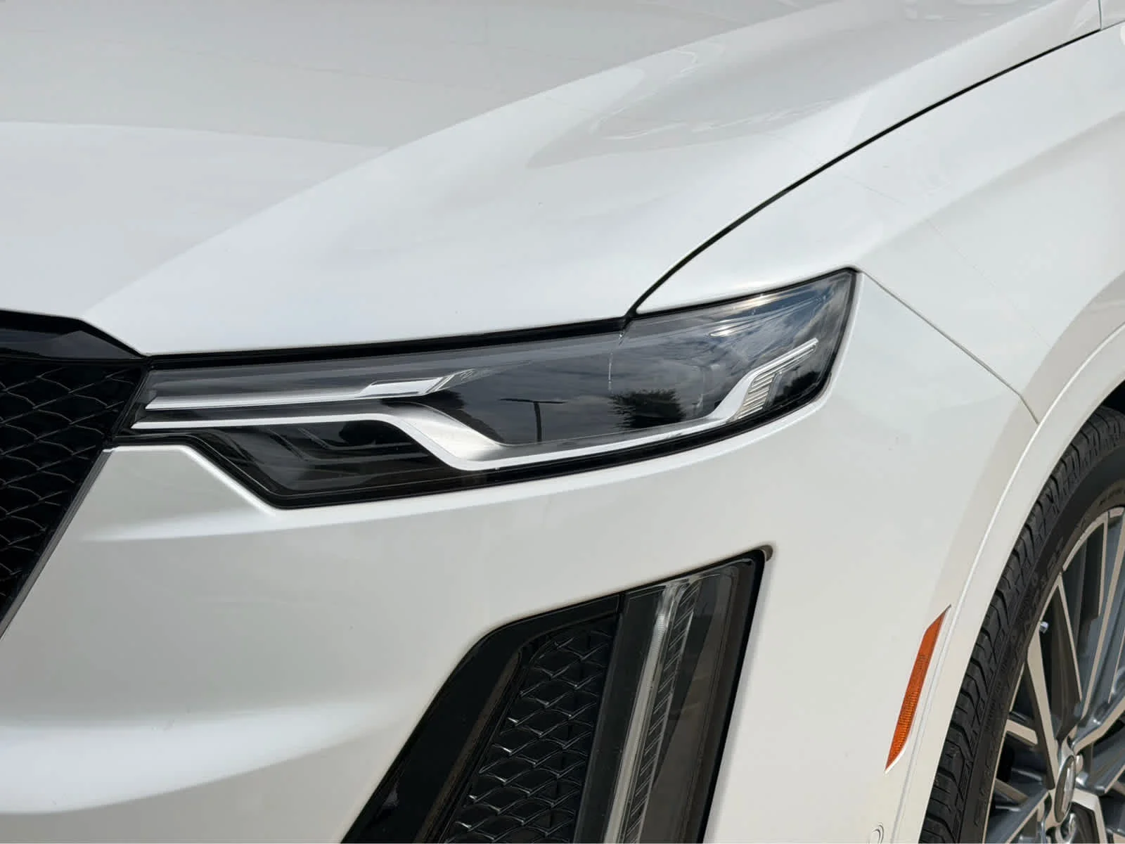 Used 2021 Crystal White Tricoat Cadillac Sport image 11