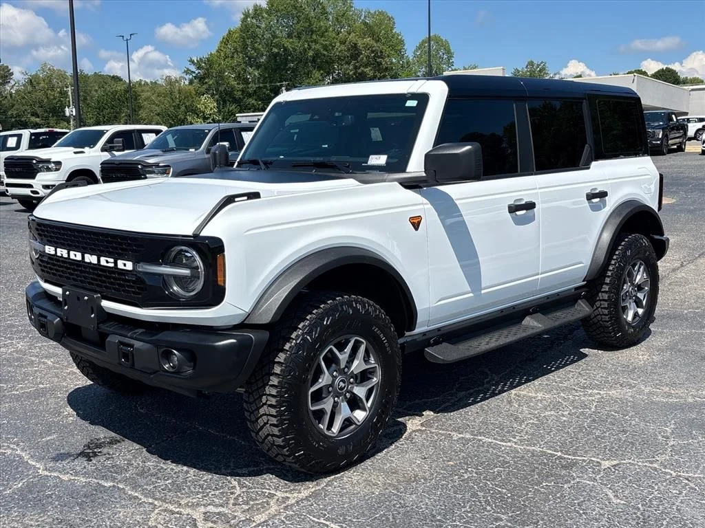 Used 2025 White Ford Badlands image 3