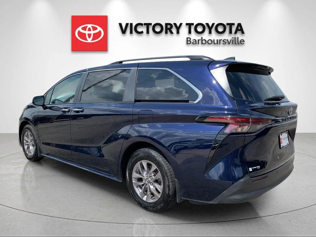 Used 2023  Toyota XLE image 3
