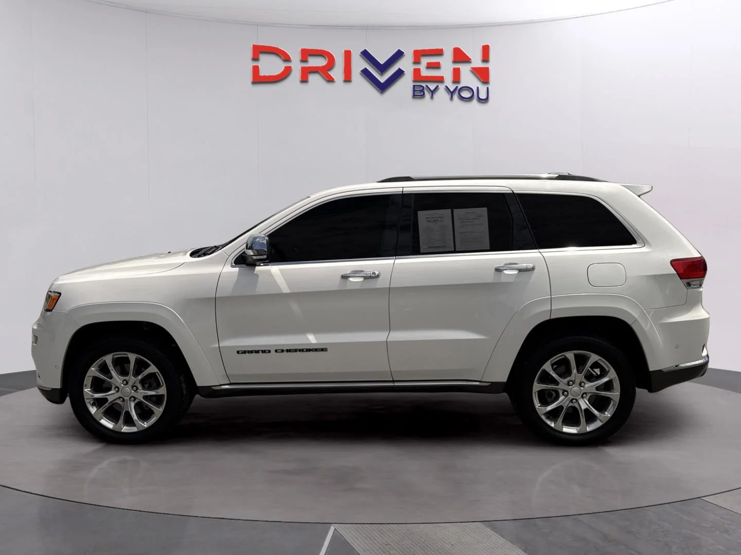 Used 2021 Ivory 3-Coat Jeep Summit image 2