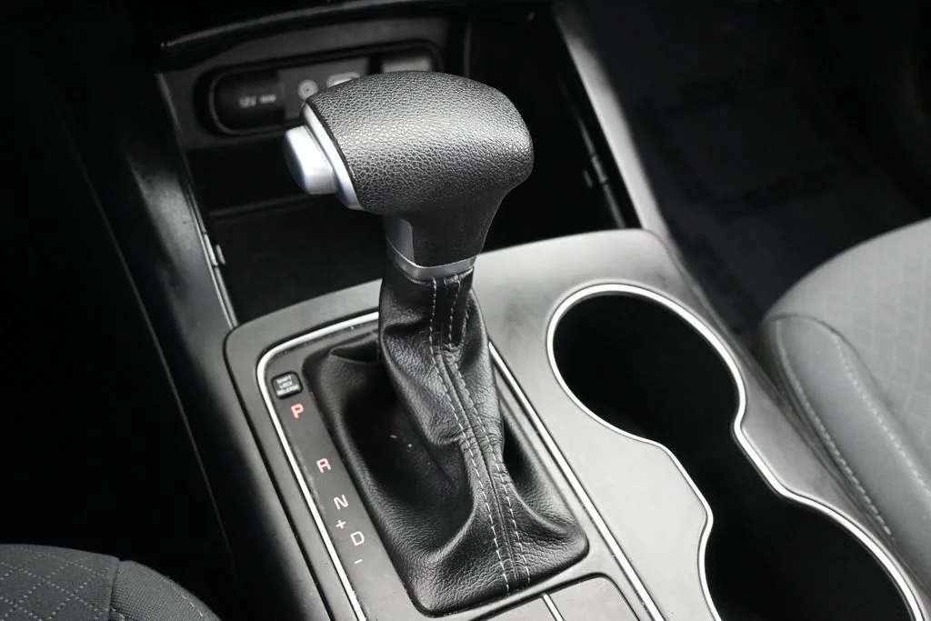 Used 2020 Snow White Pearl Kia LX image 20