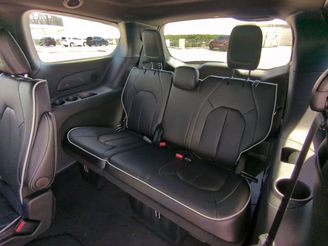 2026 Chrysler Pacifica Limited - Photo 16