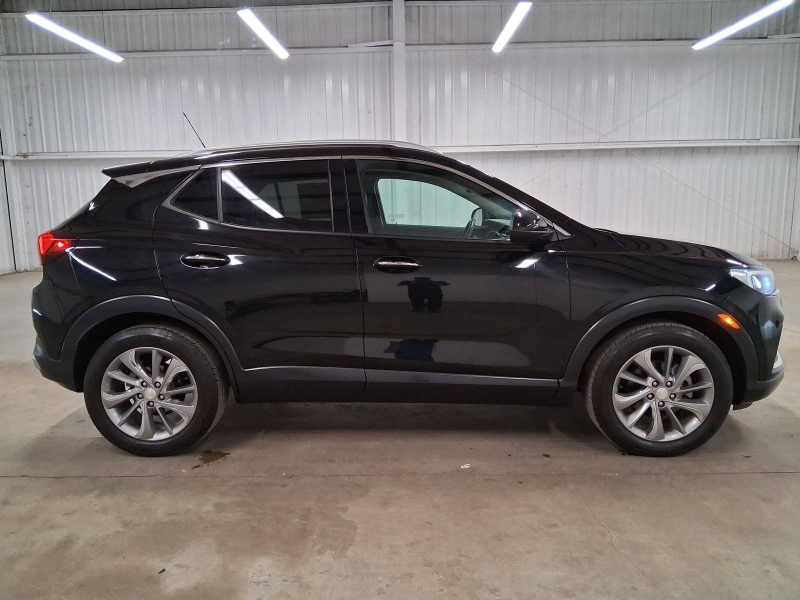 Used 2023 Black Buick Essence image 3