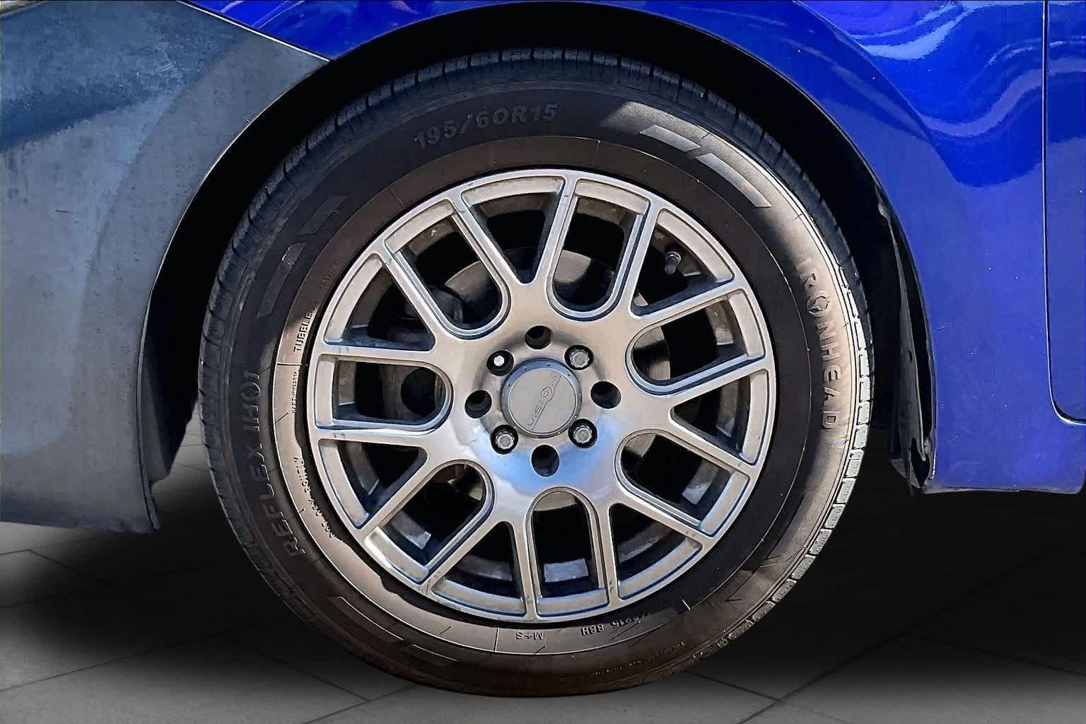 Pre-Owned 2014 Hyundai Accent GLS