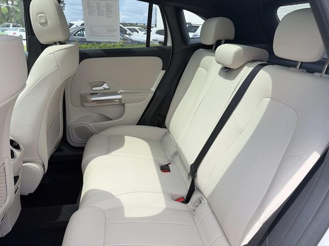 Used 2025  Mercedes-Benz GLA 250 image 12