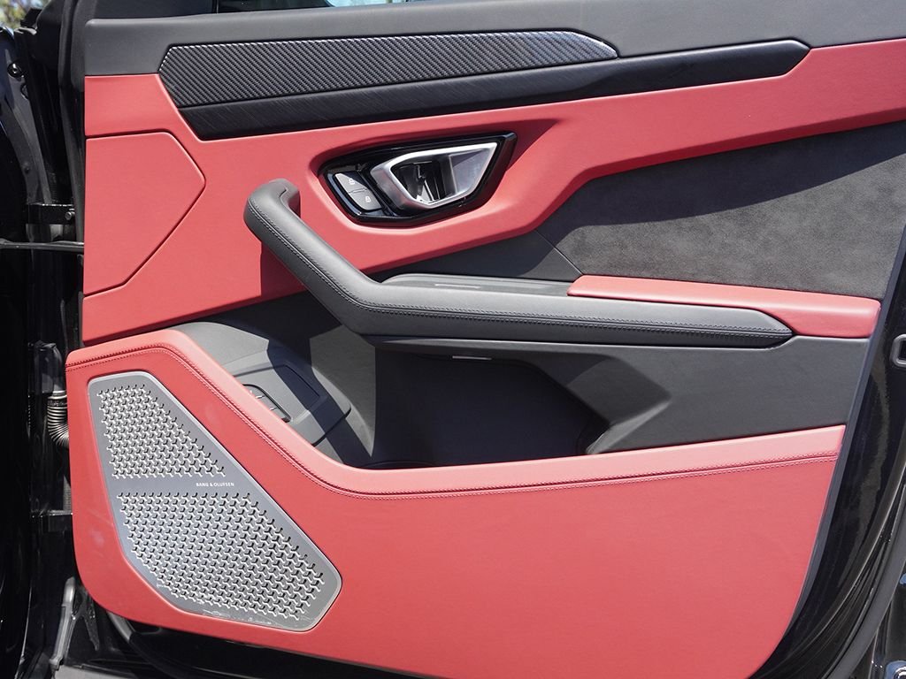 Used 2022 Black Lamborghini Base image 28