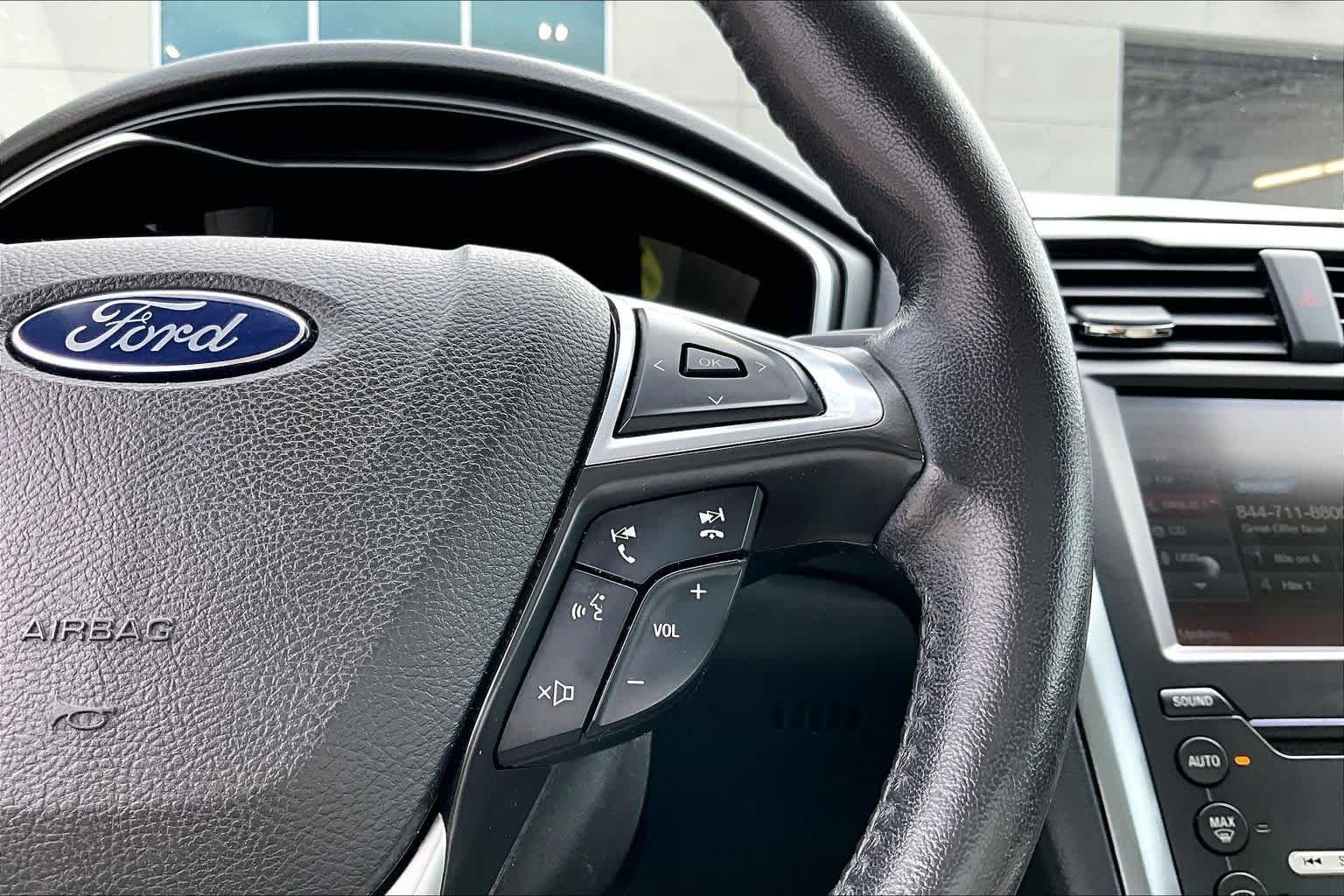Used 2016 Oxford White Ford Titanium image 22