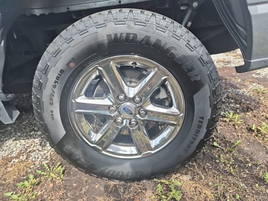 Used 2025 Gray Metallic Ford XLT image 23