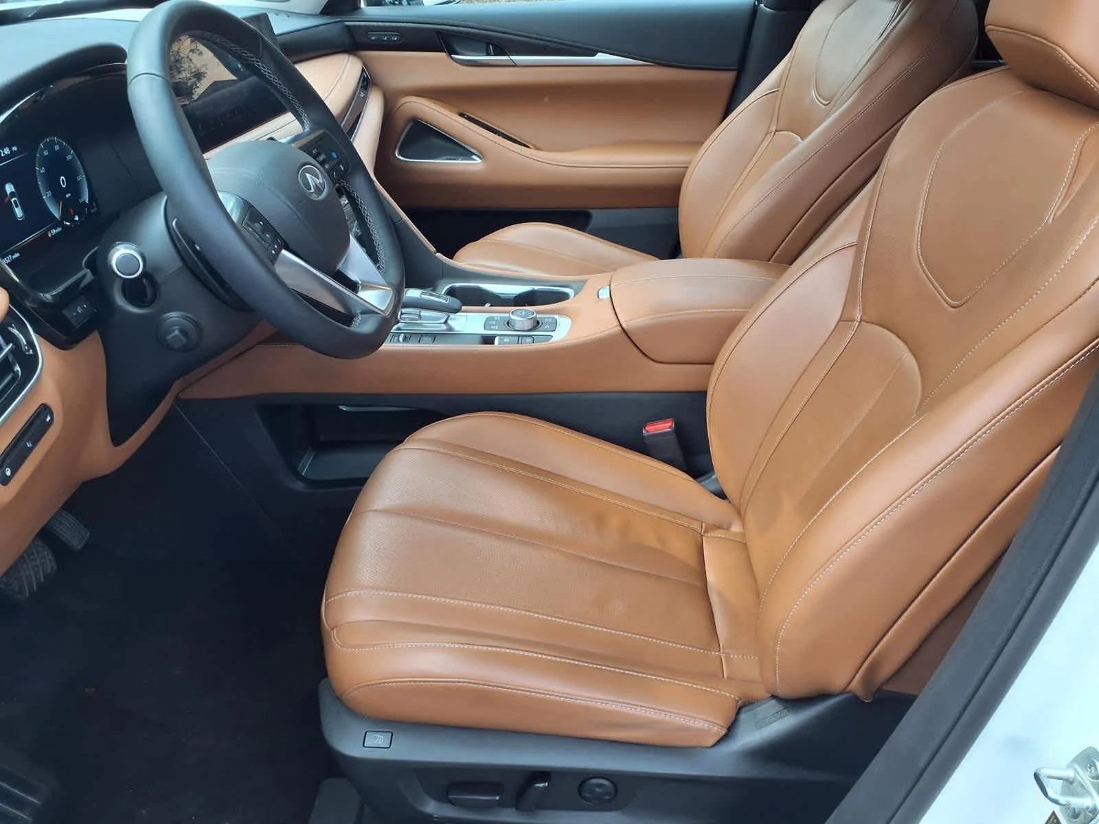 Certified Used 2025 Majestic White INFINITI SENSORY image 12