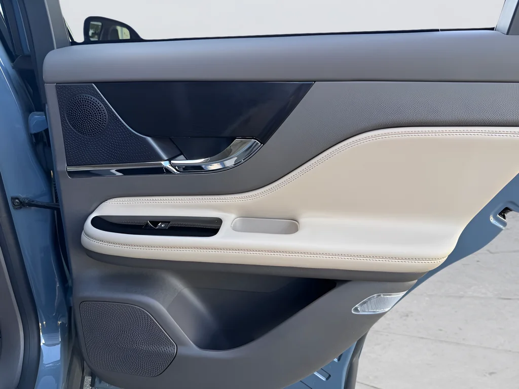 Used 2023 Blue Lincoln Standard image 26