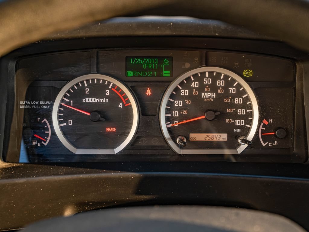 Used 2022 White Isuzu  image 27