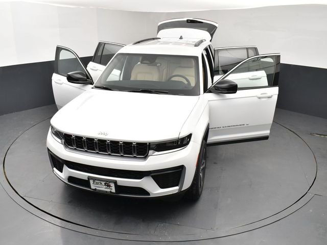 New 2026 Bright White Clear-Coat Exterior Paint Jeep Limited image 26