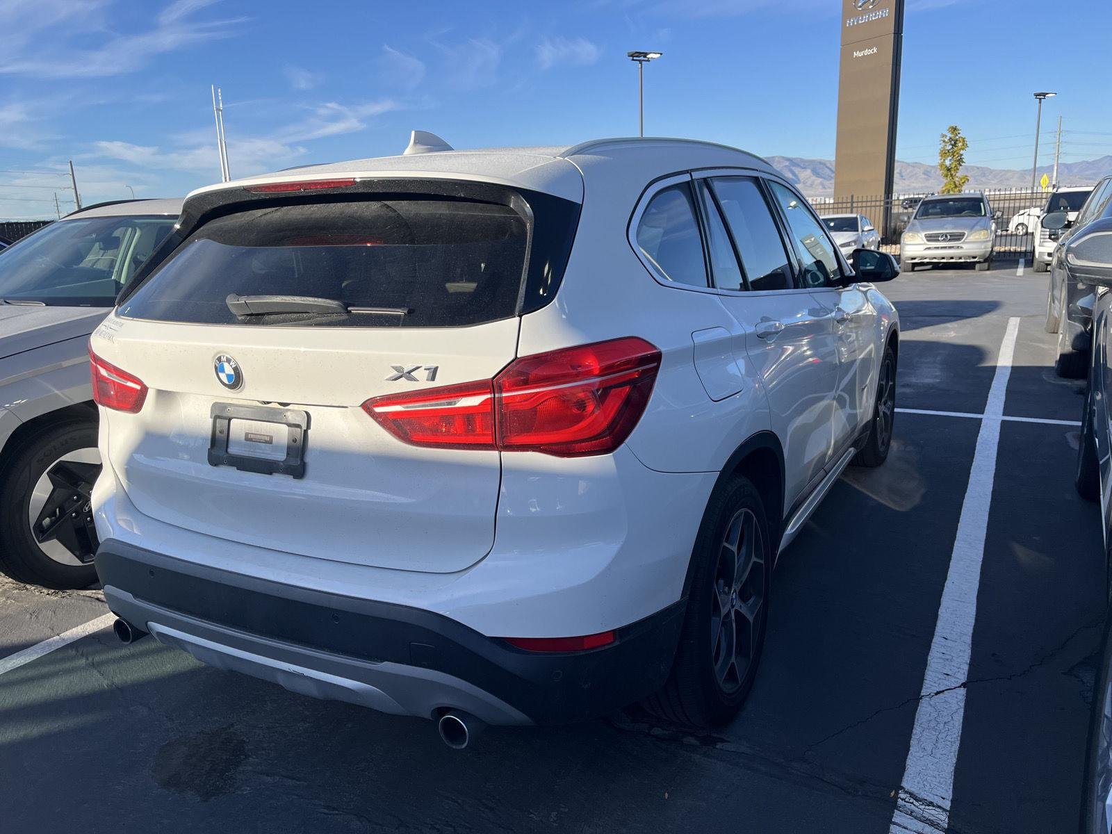 Used 2018  bmw xDrive28i image 4