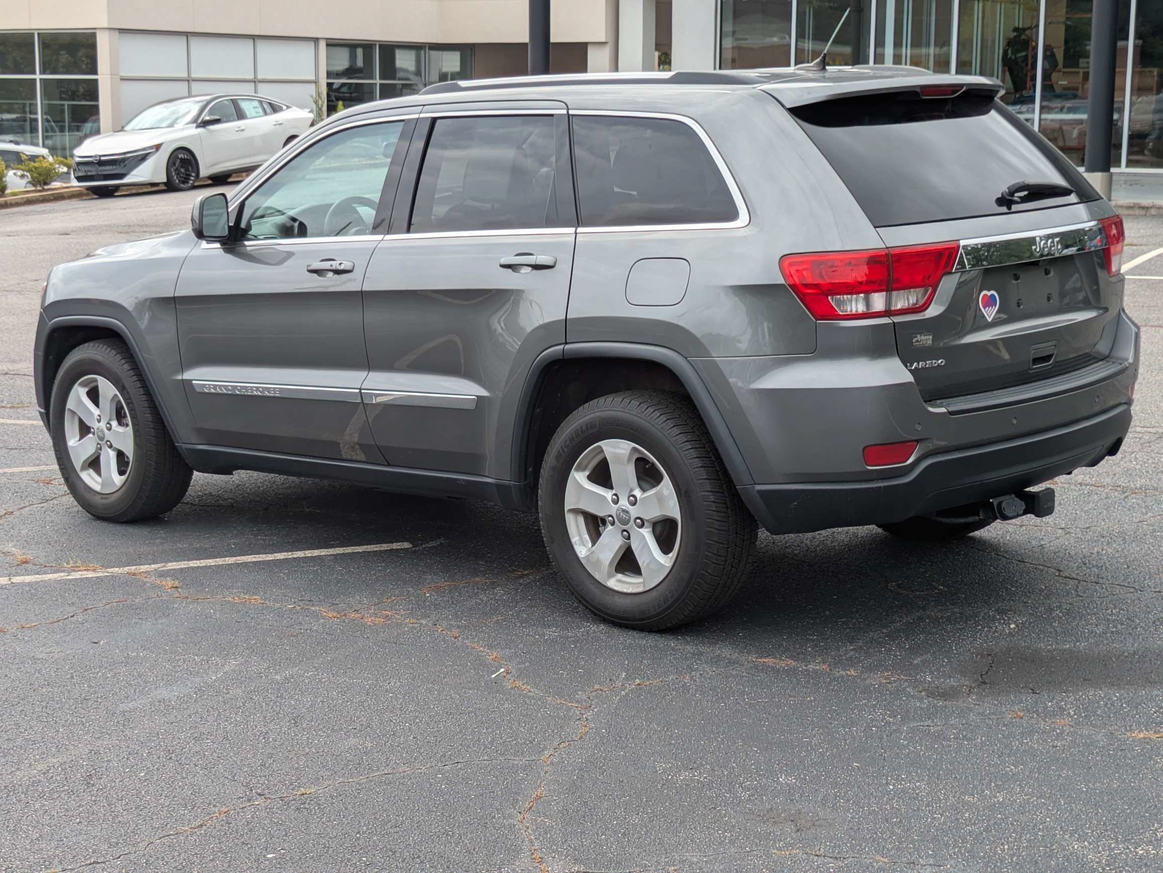 Used 2013 Gray Jeep Laredo image 5