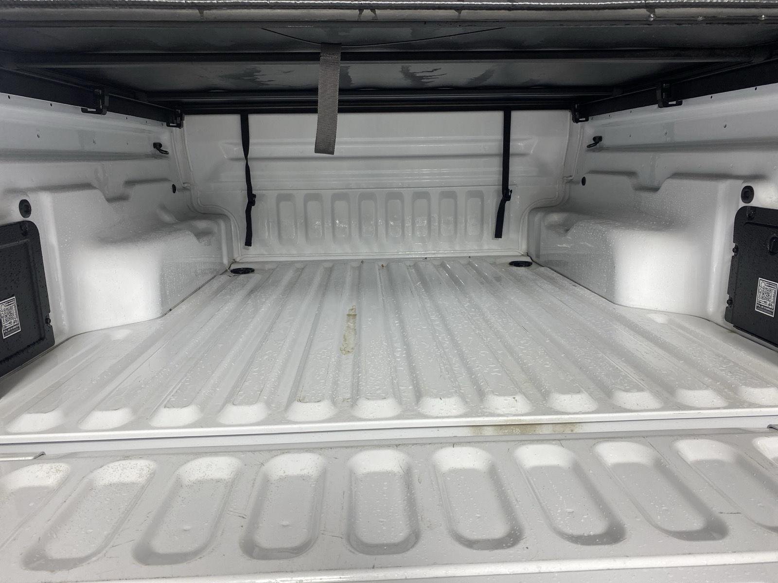 Used 2025 Oxford White Ford Lobo image 25