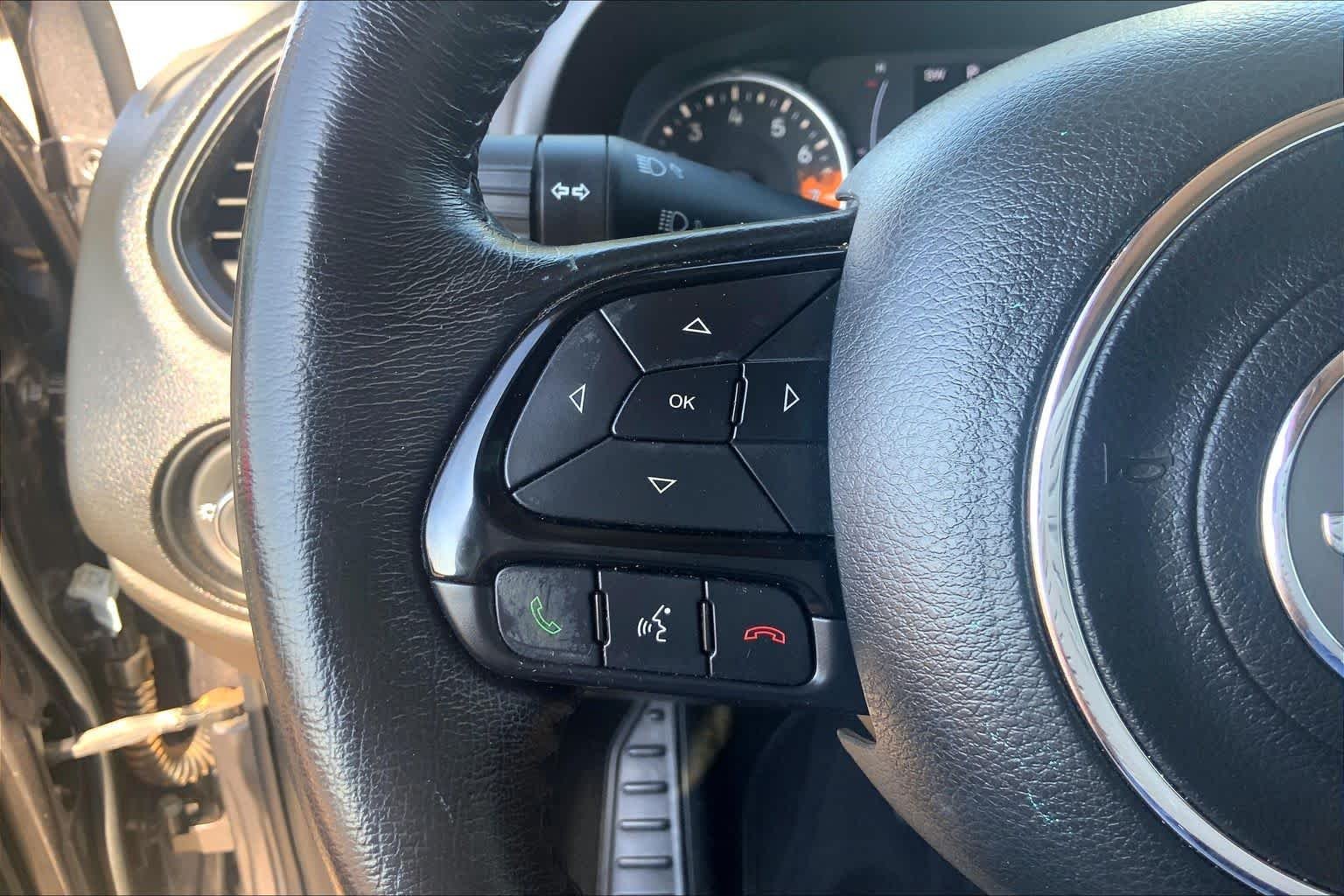 Used 2018 Granite Crystal Metallic Clearcoat Jeep Altitude image 24