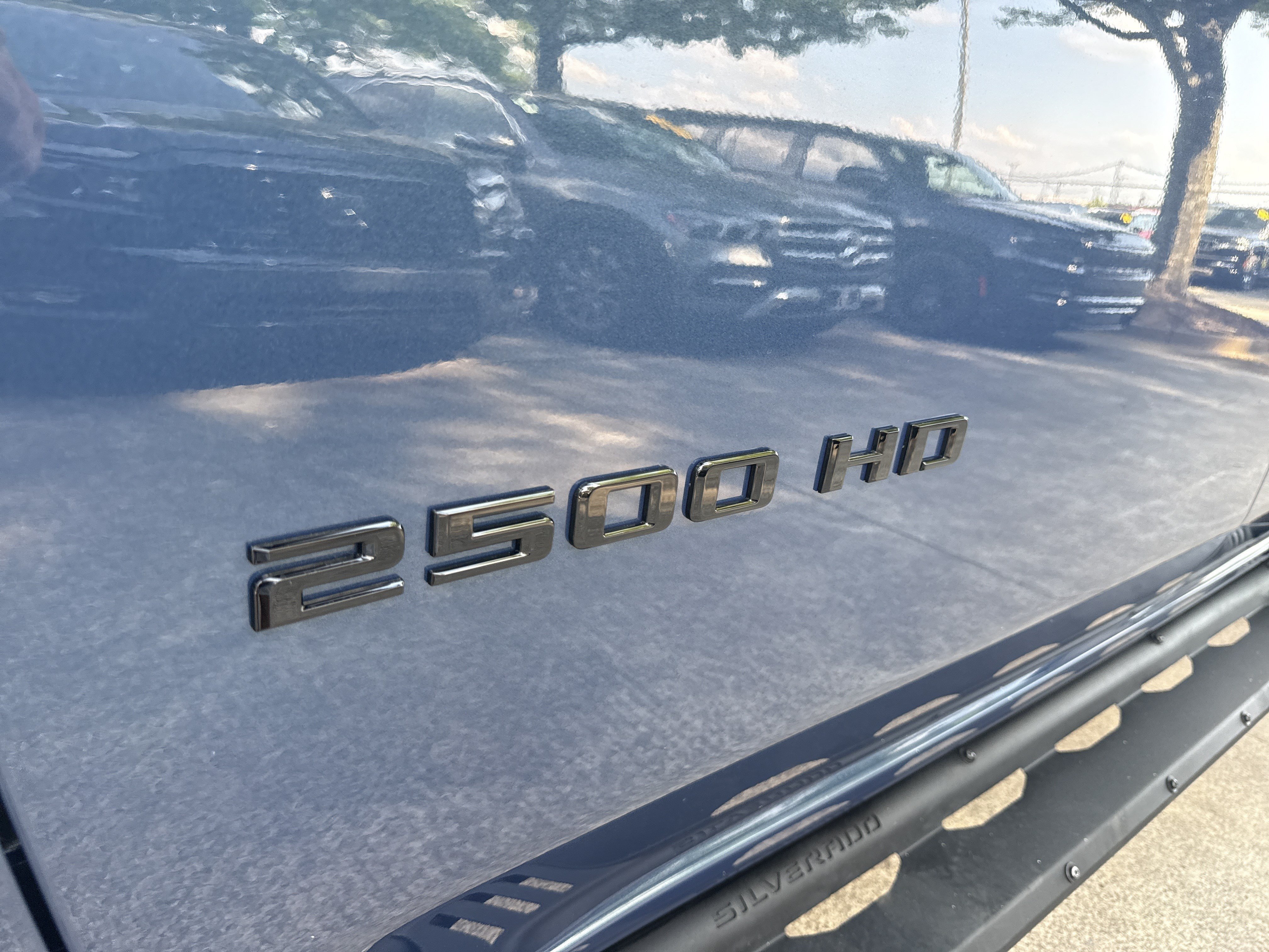 Used 2025 Lakeshore Blue Metallic Chevrolet LT image 12
