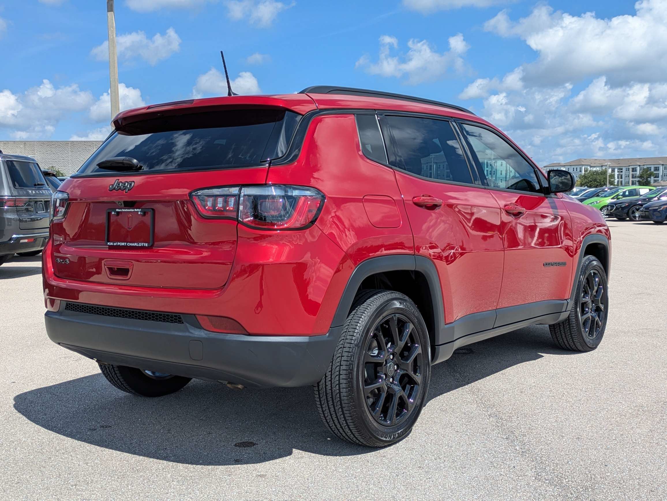 Used 2025 Red Hot Pearlcoat Jeep Latitude image 5
