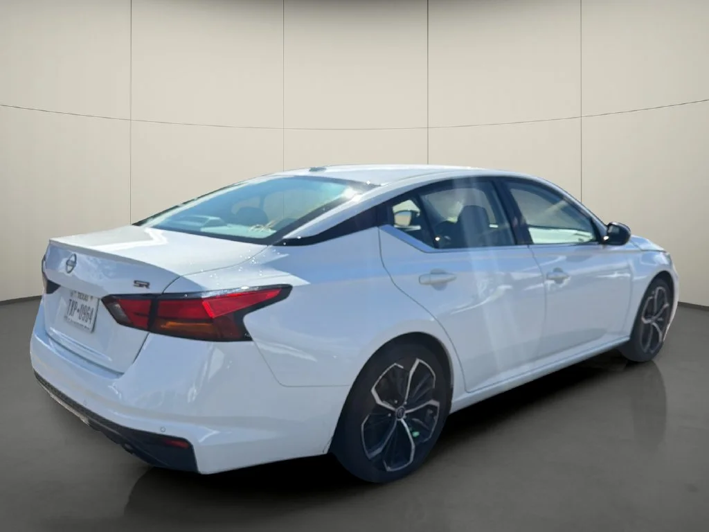 Used 2024 White Nissan 2.5 SR image 7