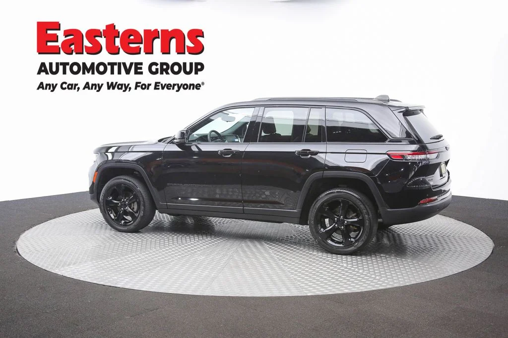 Used 2024 Black Jeep Altitude image 63