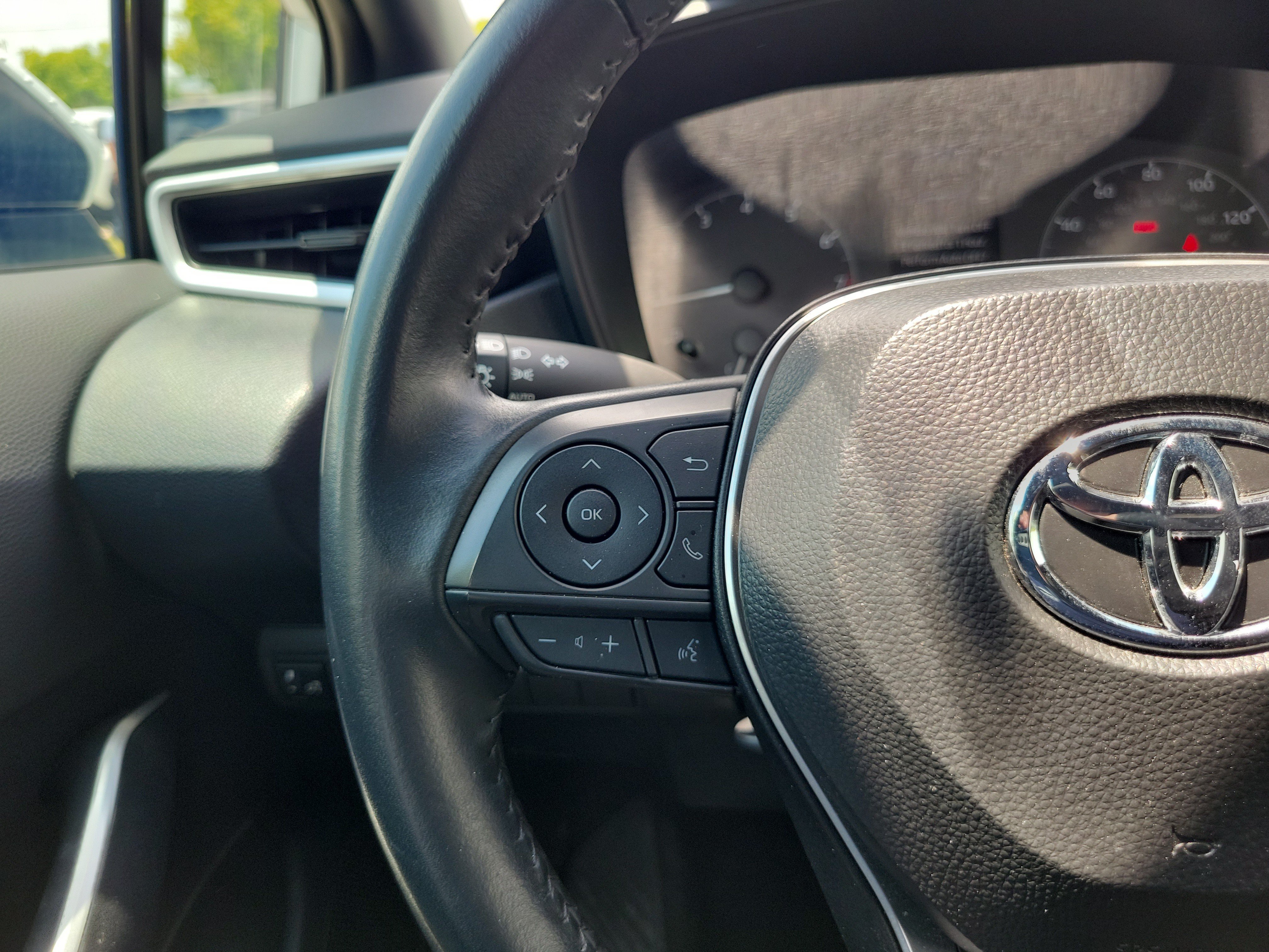 Used 2025 Pearl Toyota SE image 20