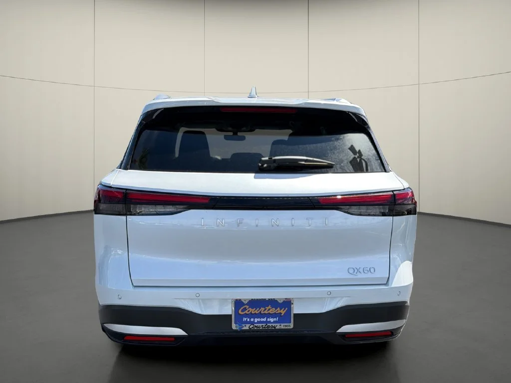 New 2027 RADIANT WHITE INFINITI Luxe FWD image 6