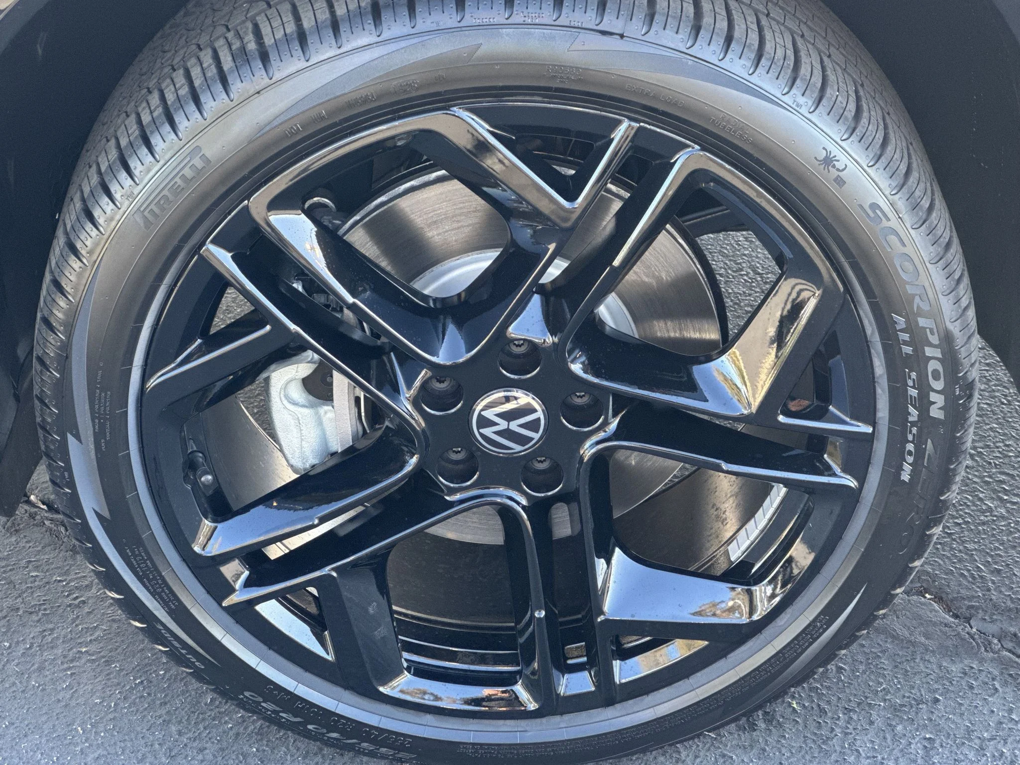 New 2026 Platinum Gray Metallic Volkswagen SE R-Line Black image 10