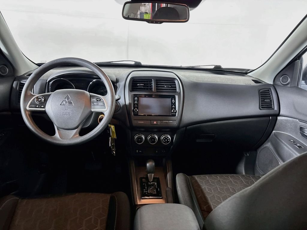 Used 2022  Mitsubishi 2.0 ES image 12