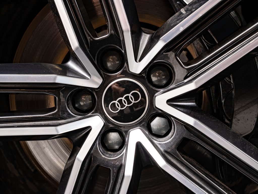 Used 2025 Mythos Black Metallic Audi L 55 image 8