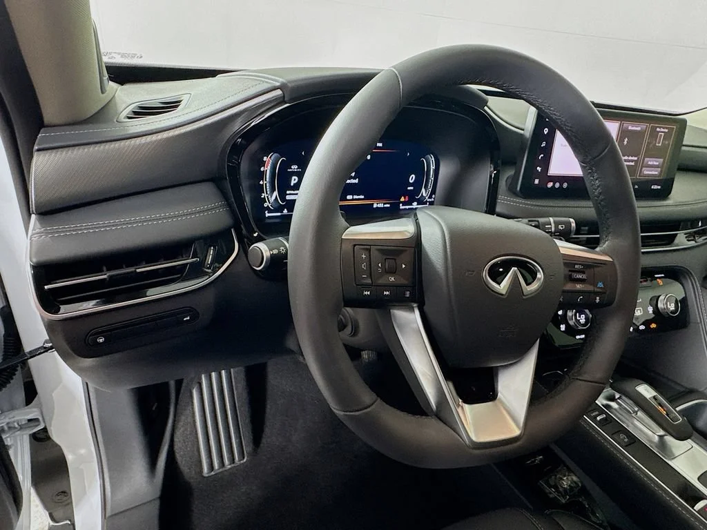 Certified Used 2026 White INFINITI LUXE image 13
