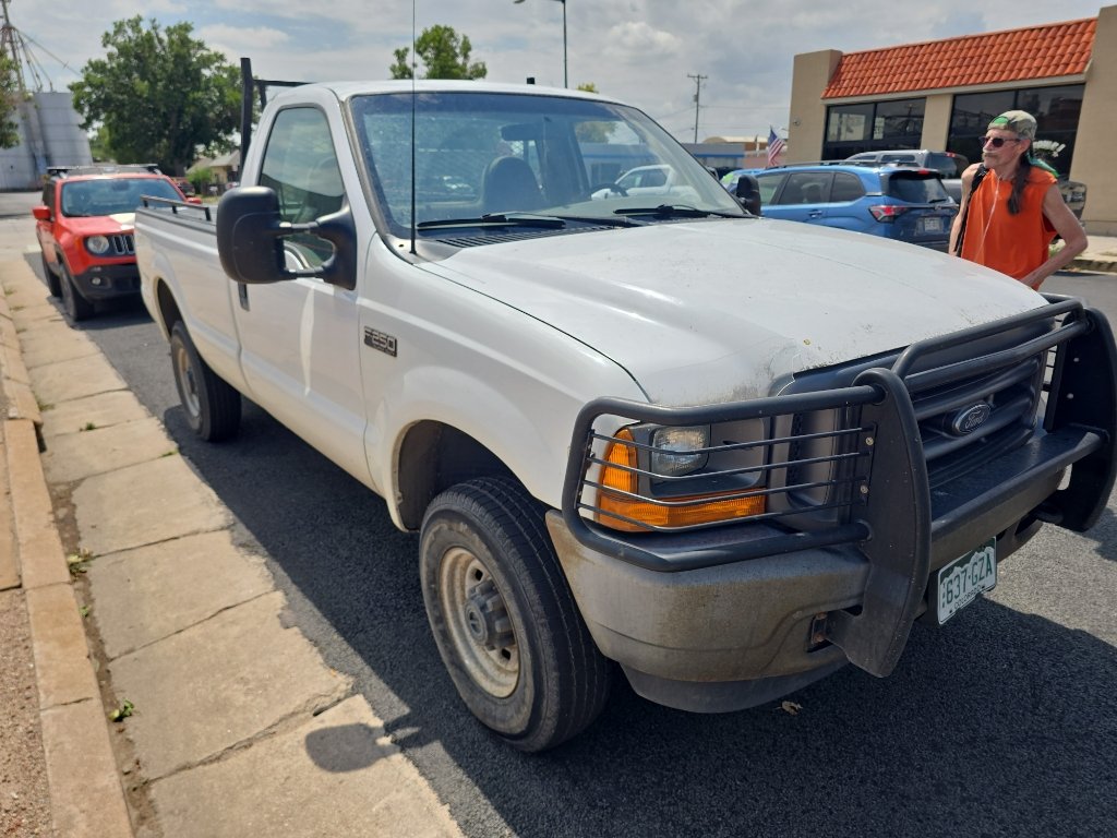 Used 2001 White Ford XL image 3