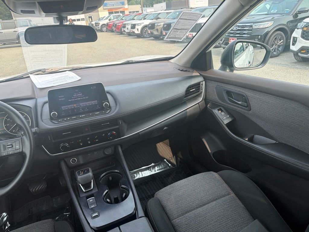 Used 2022 White Nissan S image 12