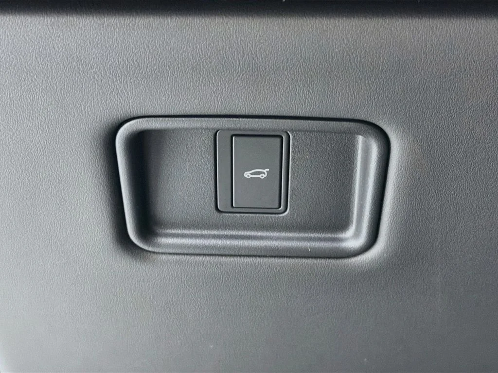 New 2026 Fuji White Land Rover Dynamic SE image 10