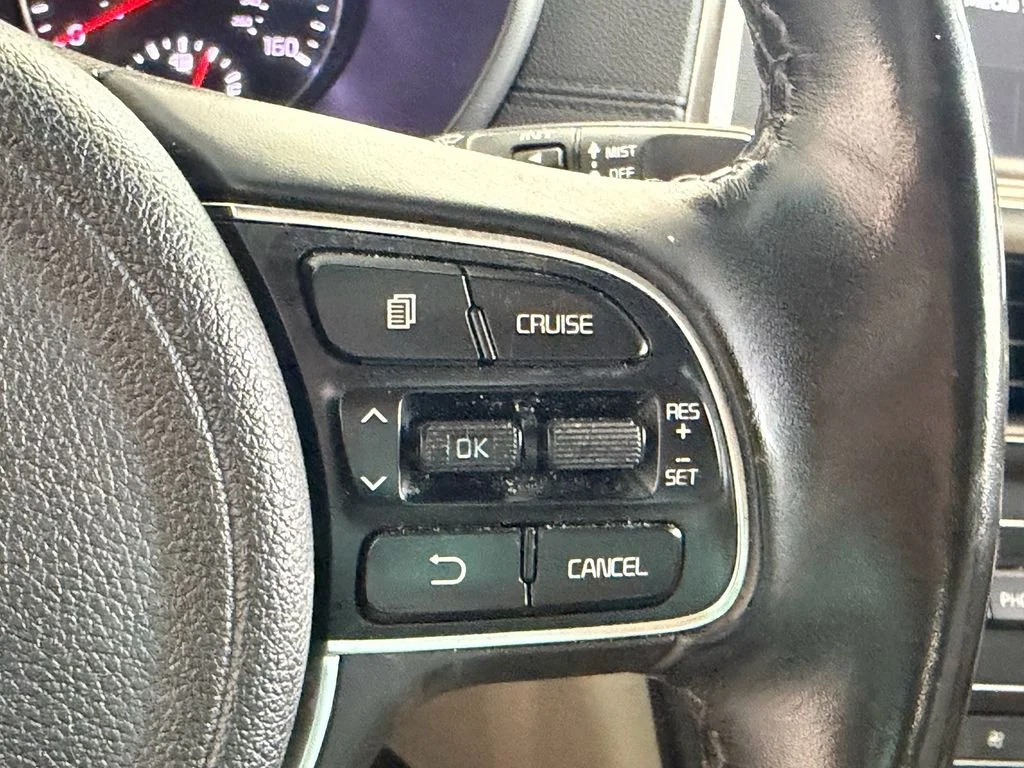 Used 2018 White Kia EX image 22