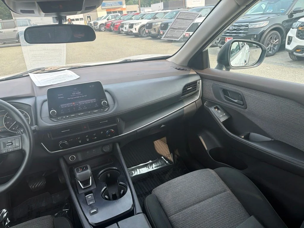 Used 2022 White Nissan S image 12