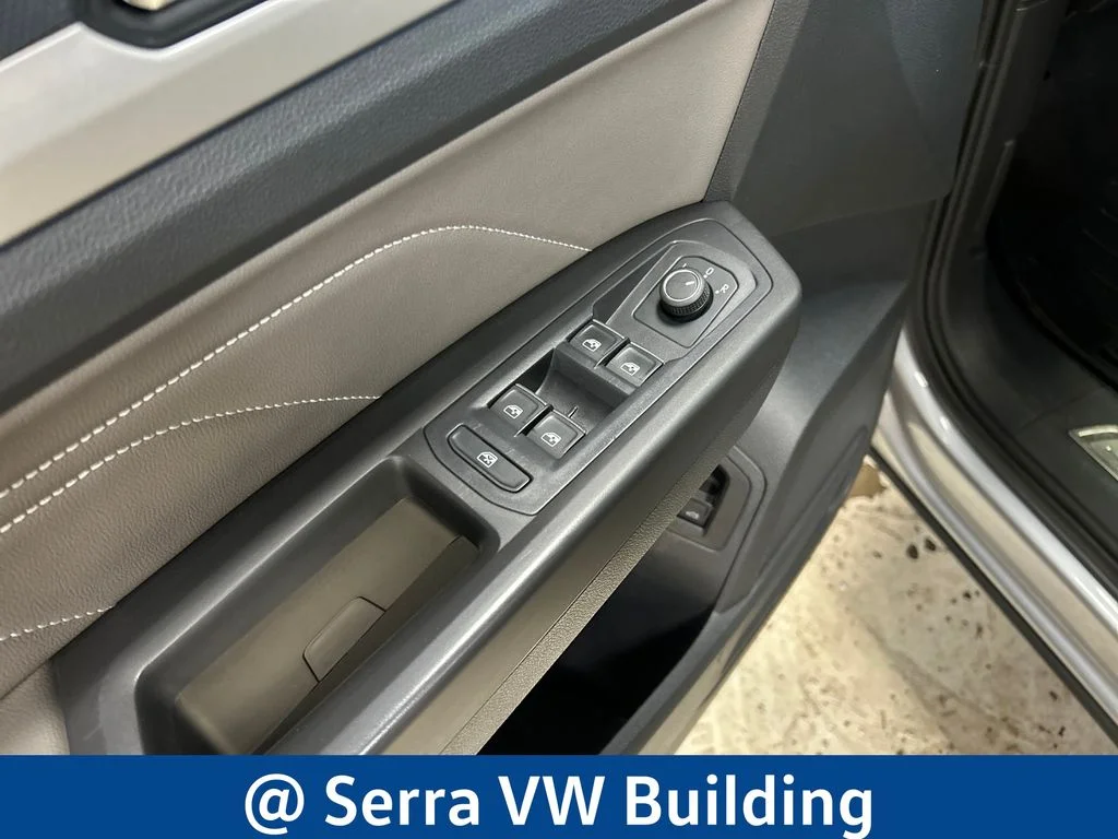 Used 2022  Volkswagen 3.6L V6 SEL R-Line image 18