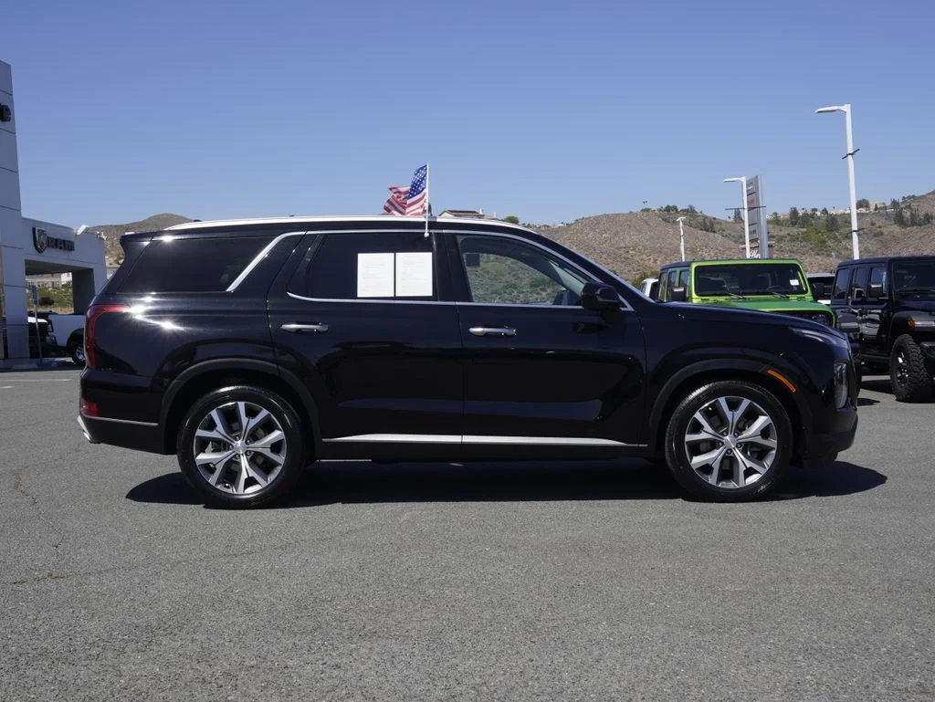 Certified Used 2022 Black Hyundai SEL image 2