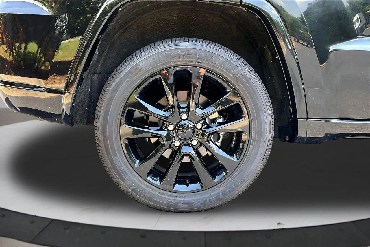 Certified Used 2018 Black Jeep Altitude image 36