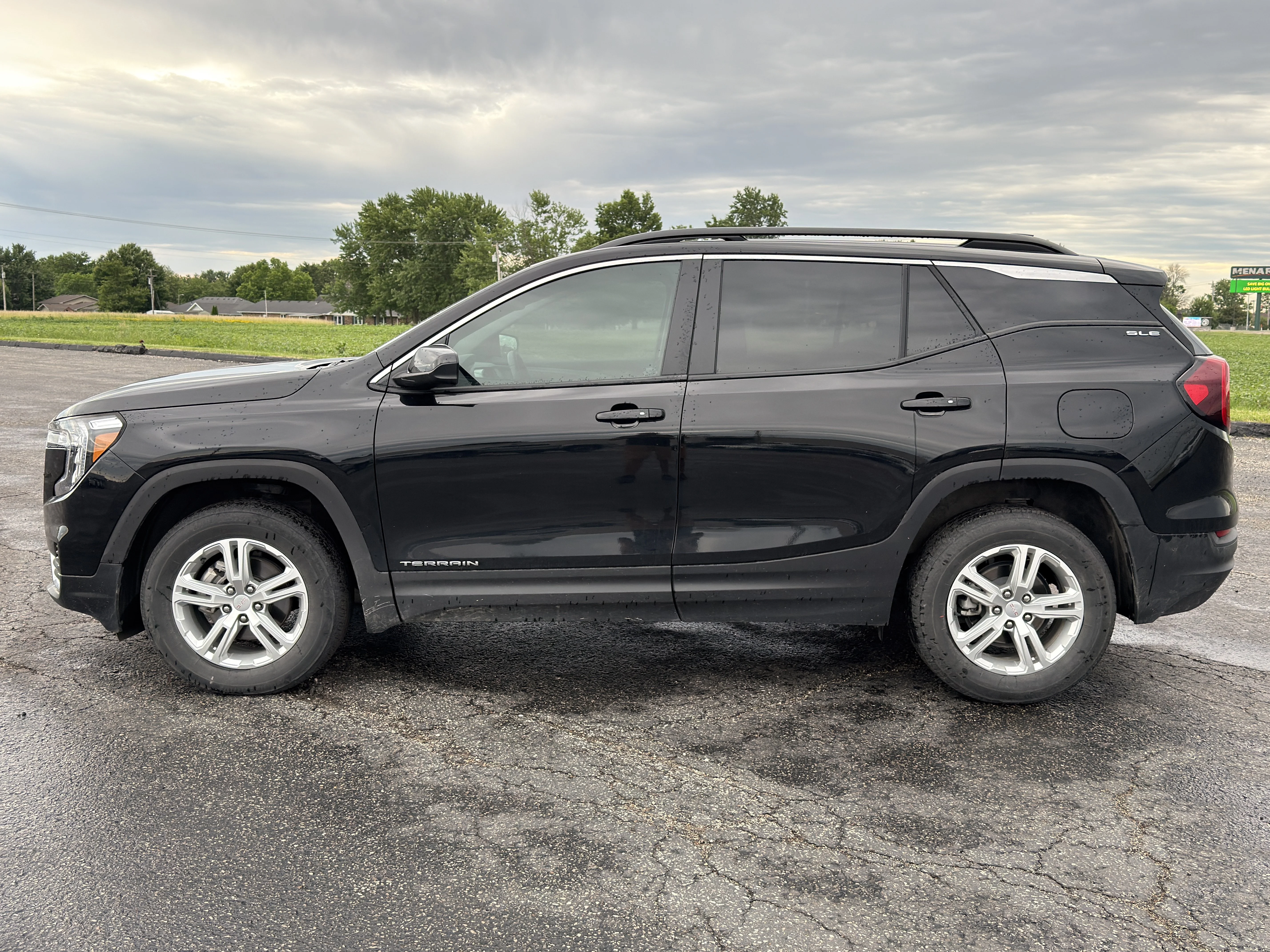 Used 2024 Ebony Twilight Metallic GMC SLE image 7