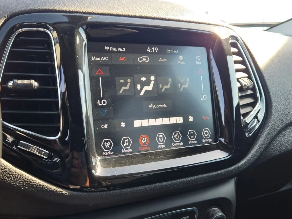 Used 2020 White Jeep Limited image 27