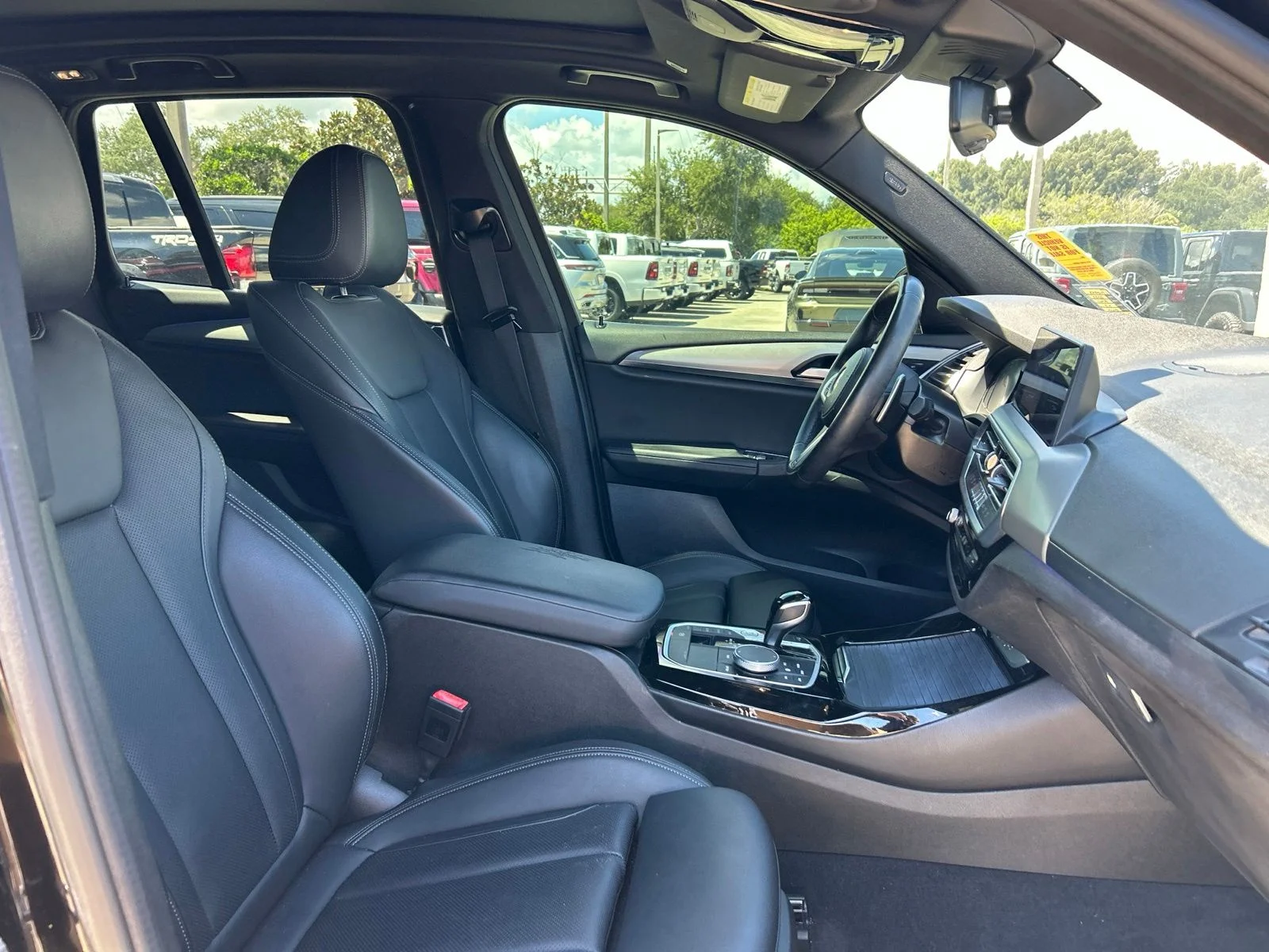 Used 2022 Black Sapphire Metallic BMW sDrive30i image 12