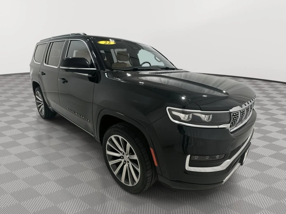 Used 2022 Diamond Black Crystal Pearl Jeep Series III image 7
